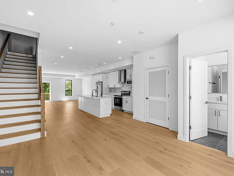 2530 B Elvans Rd SE — Photo 13