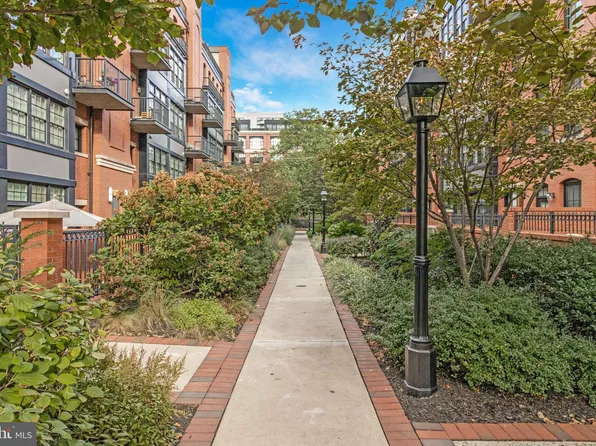 1610 N Queen St #211, Arlington, VA 22209