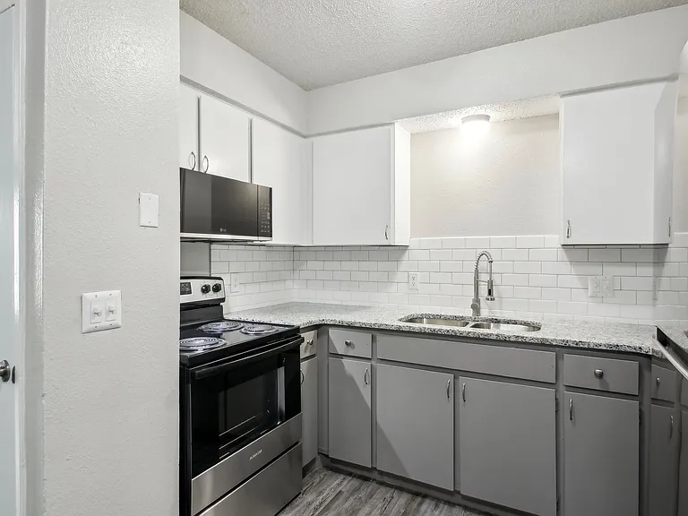 Yukon Heights Apartments — Photo 54