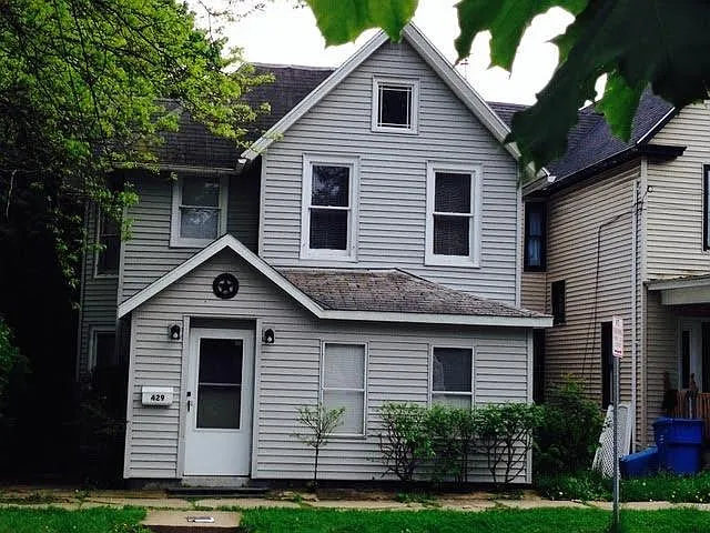 429 Castle St #HOUSE — Photo 1