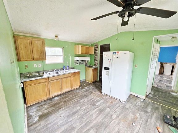 4th image of 180 Cherry Tree Ln