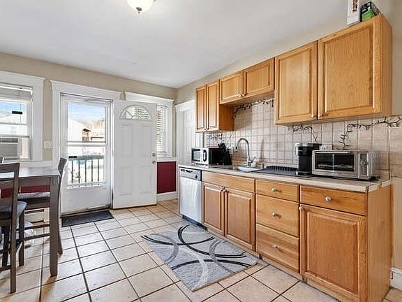 2nd image of 31 Weston St Unit 2