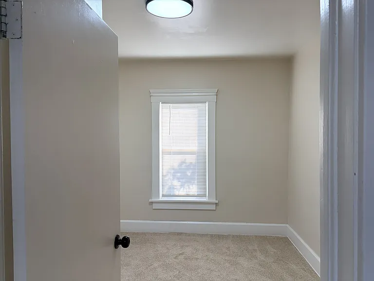 1412 Miami Ct NE — Photo 9