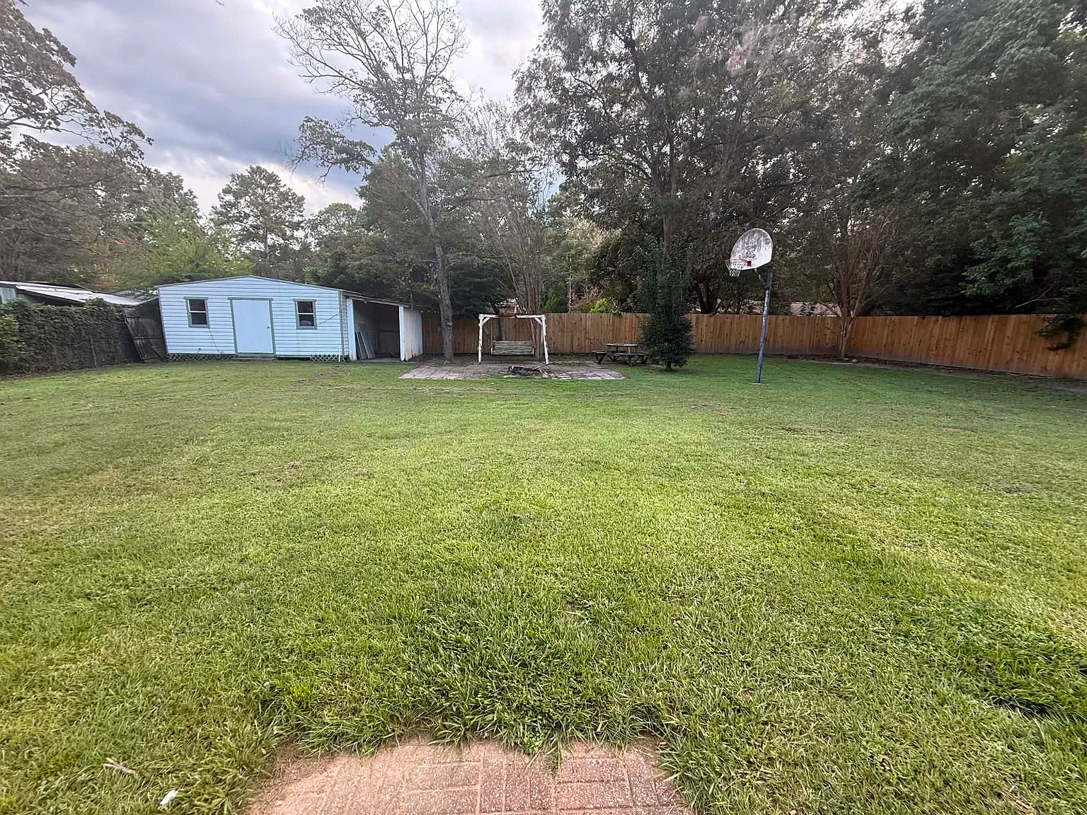 3 bed, 1320 sqft, $1,350 — Photo 1