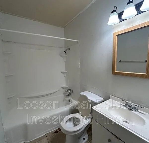 2551 Claiborne Ave — Photo 9