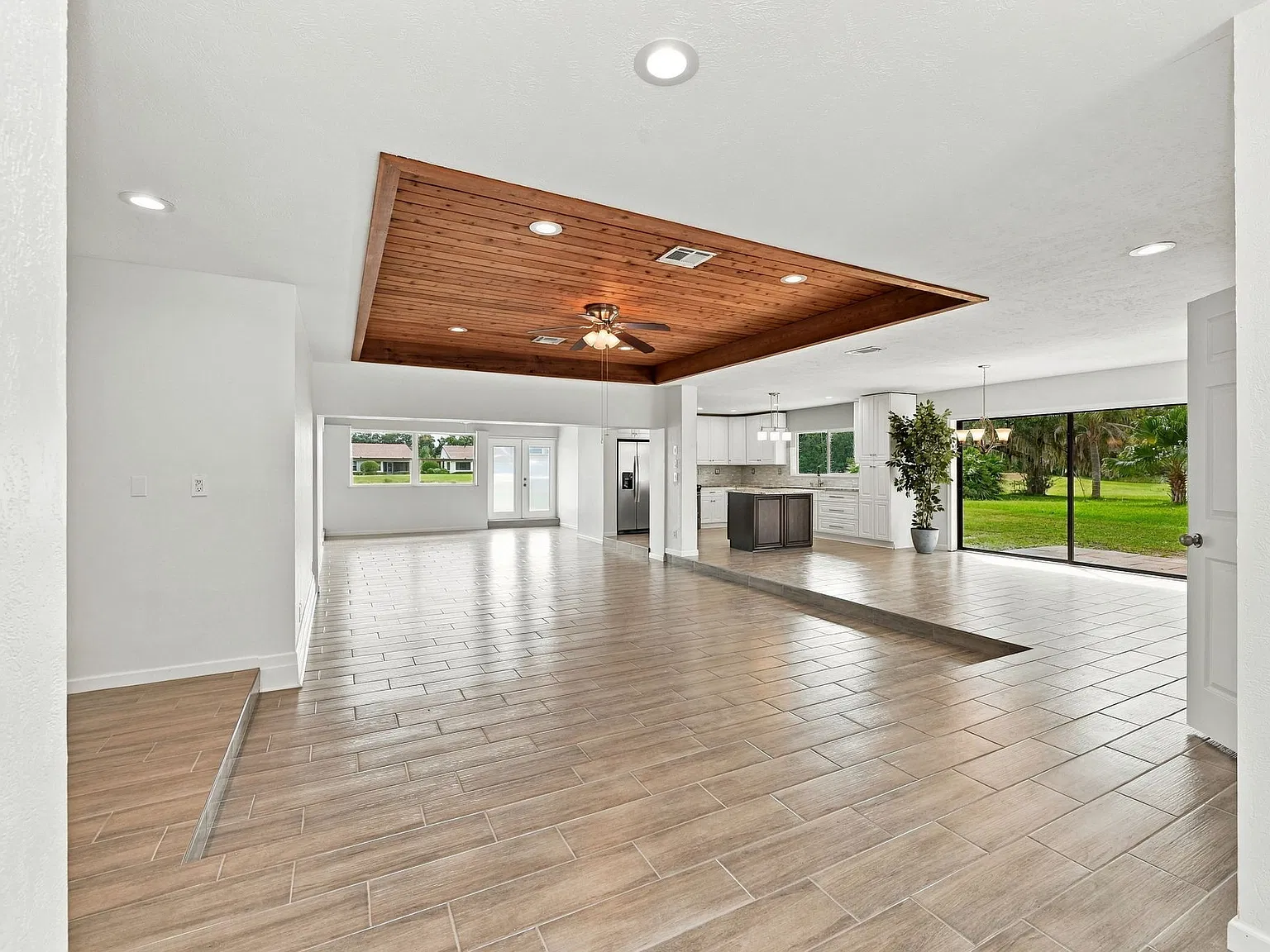 4 bed, 2.5 bath, 3012 sqft, $2,650 — Photo 4