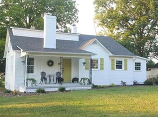 1127 13th Ave NE, Hickory, NC 28601