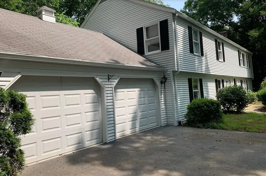 4 bed, 2800 sqft, $4,200 — Photo 2