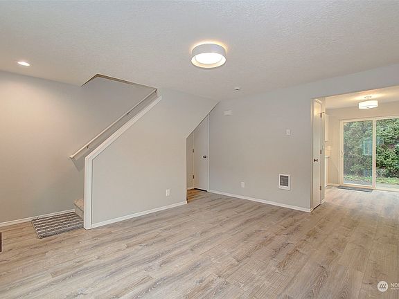 4th image of 4000 NE 109th Avenue #184