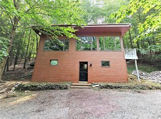 102 N Hemlock Ln, Greentown, PA 18426