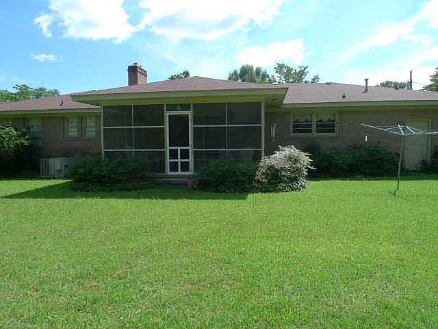 2nd image of 2228 Hoffman Dr