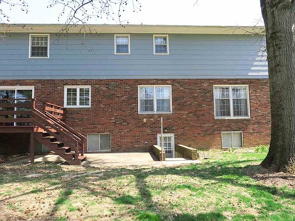 4th image of 918 S Meadowbrook Dr