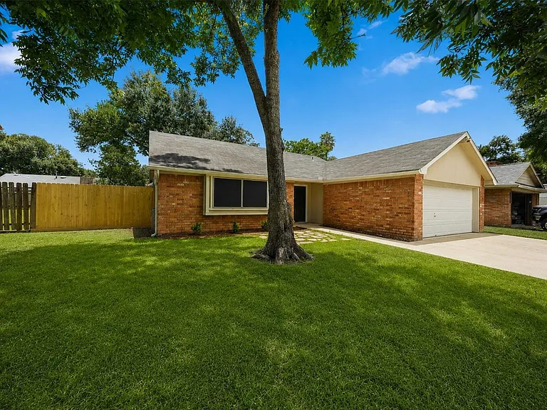 16310 Emberwood Dr — Photo 35