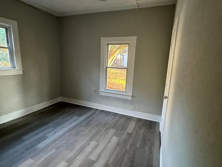 2104 Rosehill Rd — Photo 6