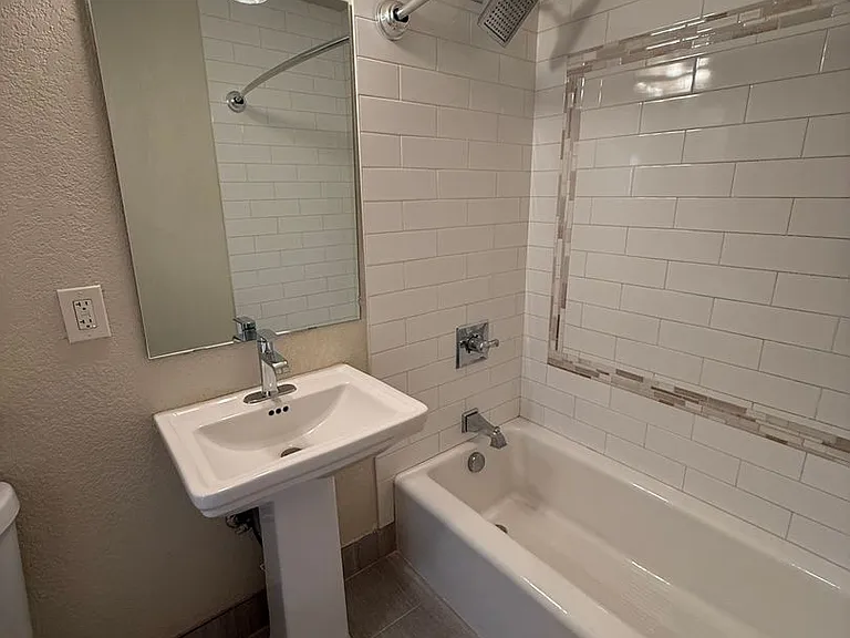 10317 NE Hoyt St — Photo 34