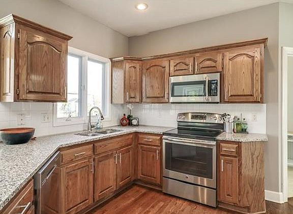 3rd image of 6708 W 148th St
