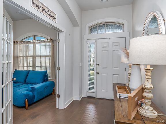 3rd image of 841 Hedgefield Way