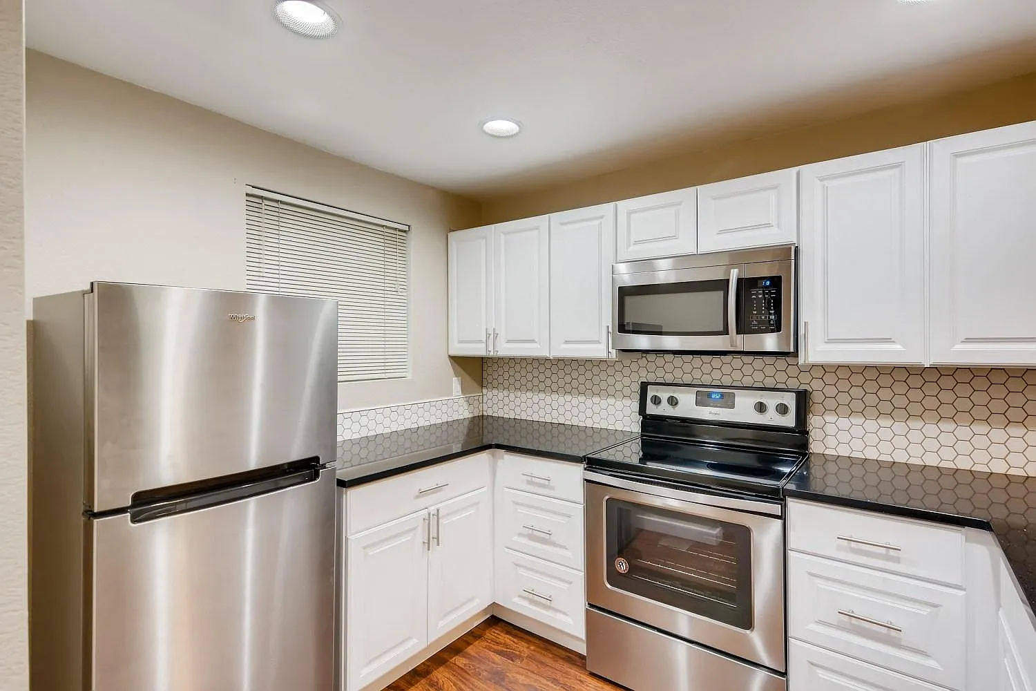 2 bed, 856 sqft, $2,600 — Photo 4