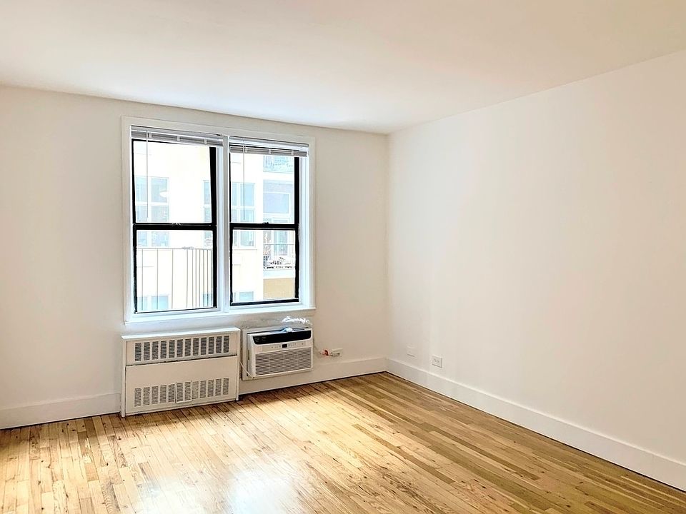 2nd image of 315 E 21st St APT 3J