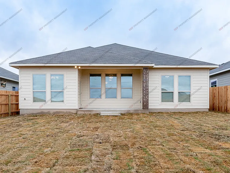 7605 Hickman St — Photo 15