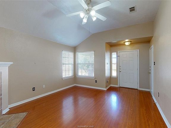 4th image of 1081 Windmeadows Dr