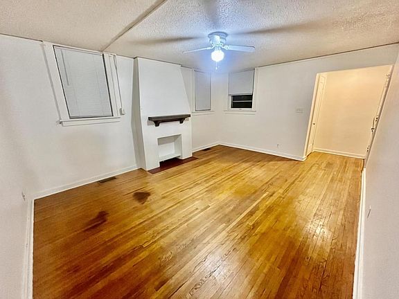 3rd image of 312 E Avenue C