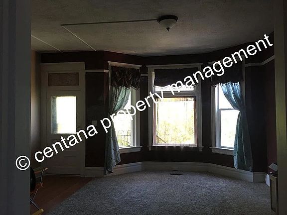 3rd image of 915-917 W Silver St