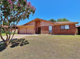 314 Hawthorne Ln, Grand Prairie, TX 75052