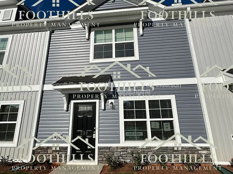 226 Islay Way — Photo 1
