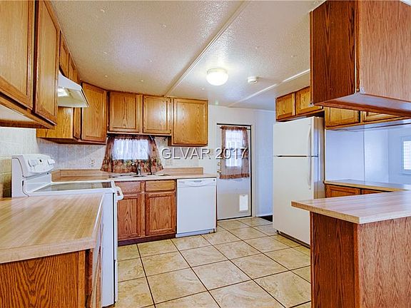 4th image of 1004 La Mesa Way
