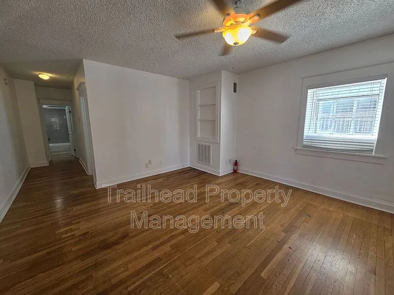 1 bed, 1.0 bath, 610 sqft, $1,142 — Photo 3