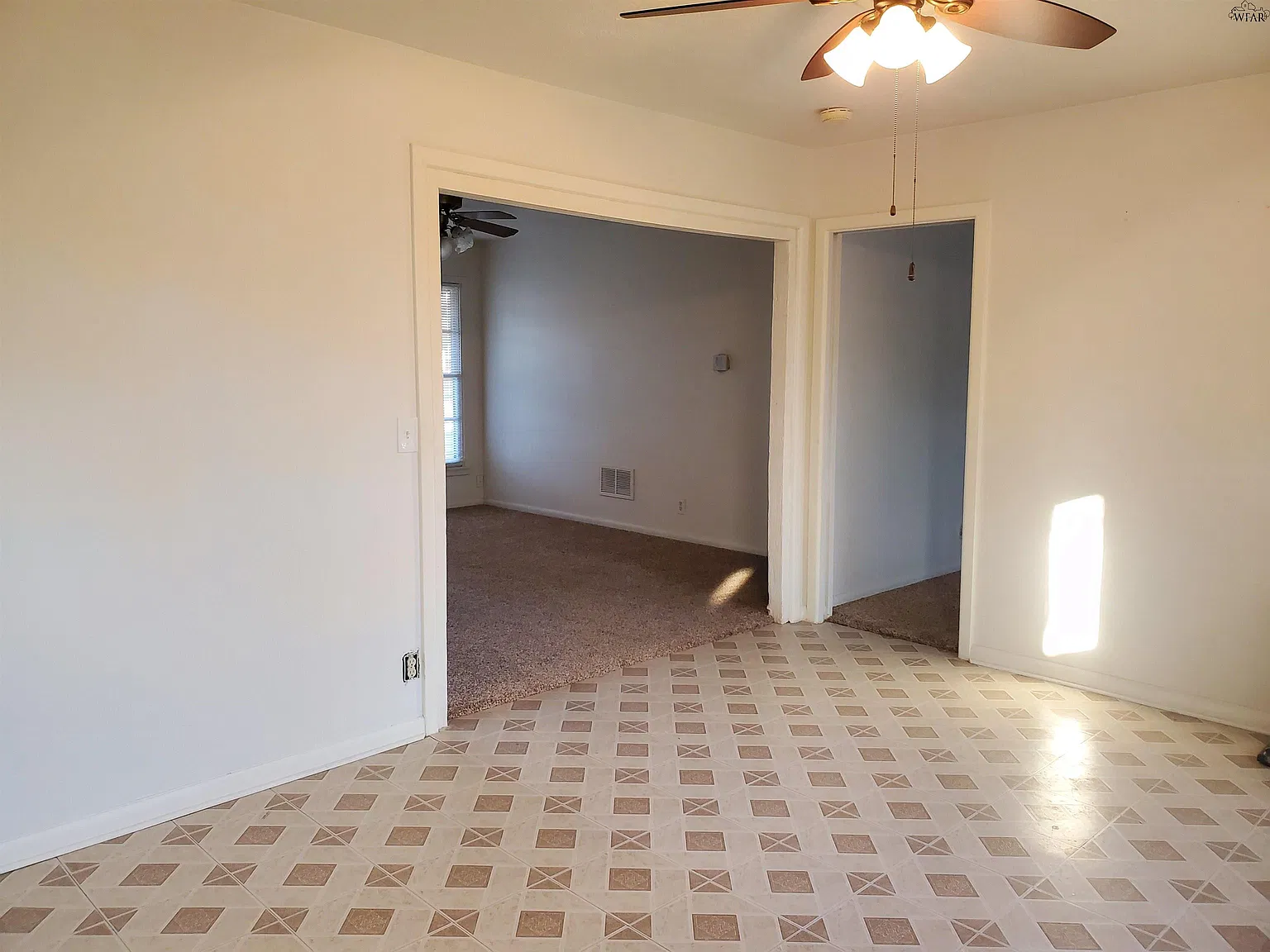 3 bed, 2.0 bath, 1316 sqft, $1,400 — Photo 3