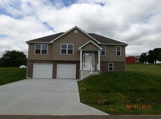 13070 Valley Dr, Savannah, MO 64485