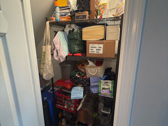 2nd image of 7 Yorktown Ct #7