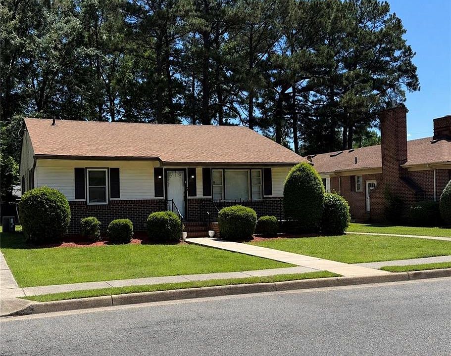 1st image of 213 S College Dr