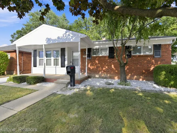24264 Wilmot Ave, Eastpointe, MI 48021