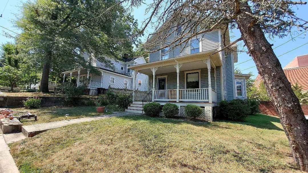 3 bed, 1668 sqft, $4,200 — Photo 2