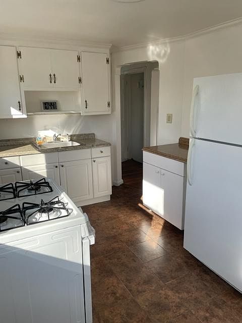 1st image of 130 Scranton Ave Floor 2