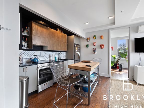 5th image of 311 Woodbine St #4F