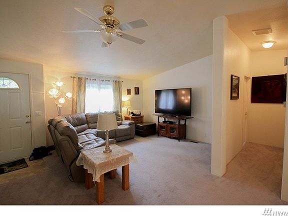 3rd image of 720 E Lakeshore Dr W