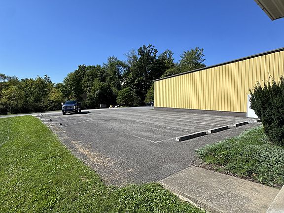 2nd image of 1065 Greenbag Rd
