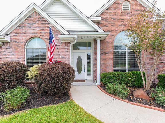 3rd image of 295 Sarah Ln