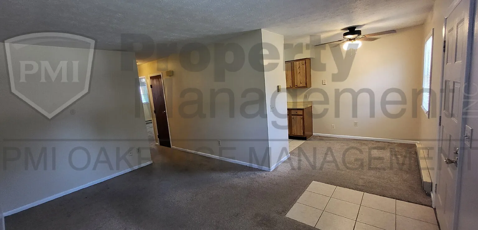 2 bed, 1.0 bath, 740 sqft, $930 — Photo 2