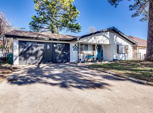 212 Bedford Ct W, Hurst, TX 76053