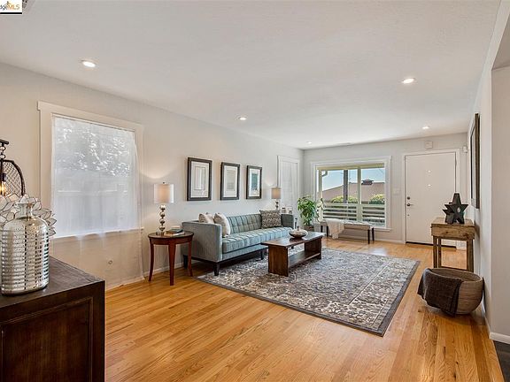 5th image of 2824 San Luis St