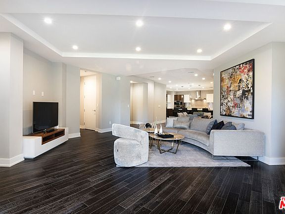 4th image of 460 N Palm Dr #303