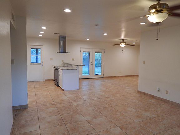 4th image of 513 E Balboa Dr