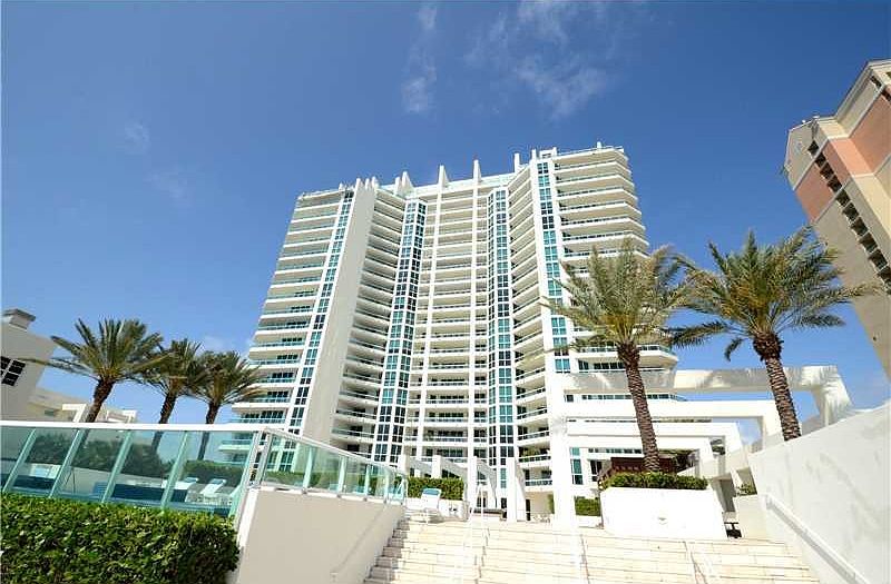 Towering over Las Olas