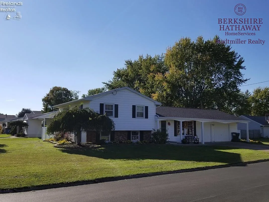 3911 Hoffman Dr photo 1