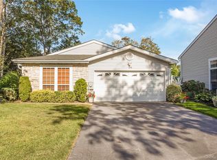 153 Fairfield Dr, Holbrook, NY 11741